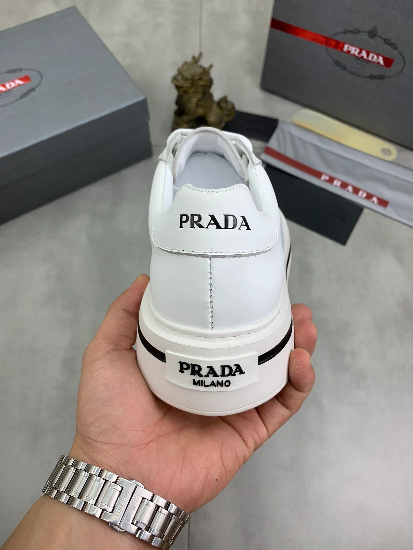 Men's Men's Shoes💰P560💰【New Style】 The latest model of high-quality PRADA classic men's shoes has been launched on the official website in 1:1 replica, synchronized in Hong Kong counters and on the same catwalk; all made of calfskin ➕Imported cowhide lining, 🍡🍡original rubber outsole 1:1 non-slip and wear-resistant; comfortable to wear, attractive style, fine workmanship, and simple and neat shoe last, showing a man's courage and toughness, 👍Number 38 to 44 (45 can be customized) 4⃣️colors🉑️ to choose from